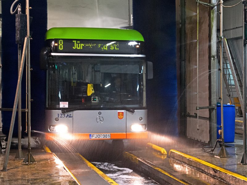 „Klaipėdos autobusų parkas“ dezinfekuoja autobusus