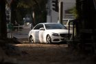 Prabangus „Mercedes“ kliudė pastato sieną Prabangus „Mercedes“ kliudė pastato sieną