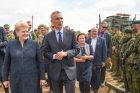 Stebėti pratybų „Geležinis vilkas“ atvyko NATO vadovas Stebėti pratybų „Geležinis vilkas“ atvyko NATO vadovas